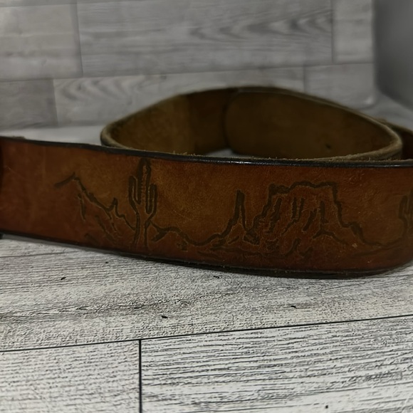 Vintage brown leather boho southwestern distressed belt - Picture 2 of 8